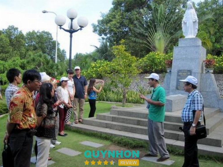 Mộ Hàn Mặc Tử là địa điểm du lịch nổi tiếng tại Quy Nhơn