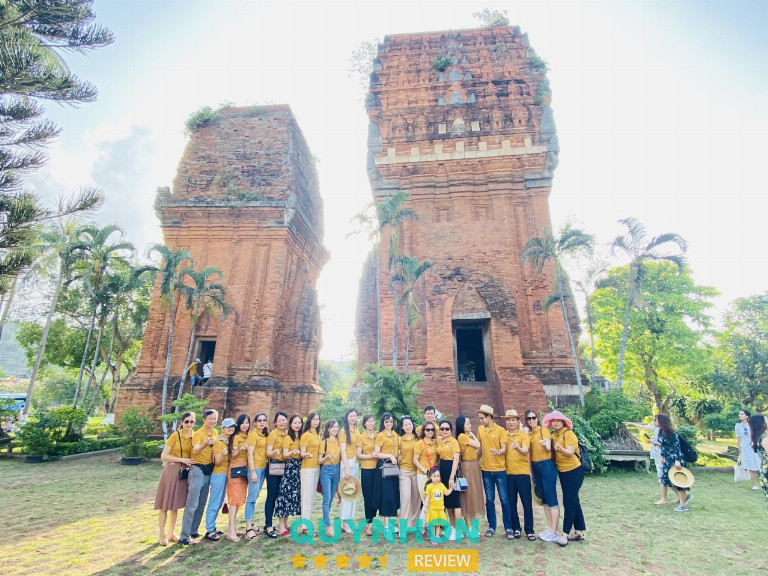 Tháp Đôi địa điểm du lịch văn hóa nổi tiếng tại Quy Nhơn