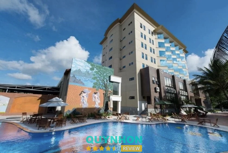 Ảnh hồ bơi ngoài trời Khách sạn Mường Thanh Quy Nhơn