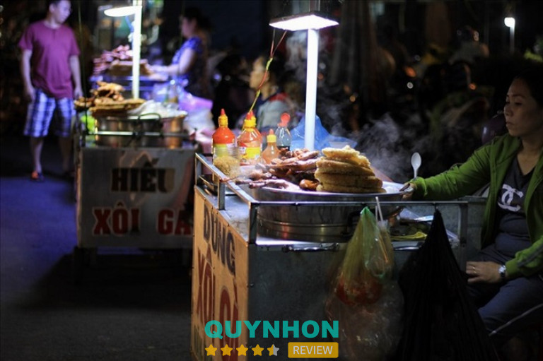 Bánh mì – xôi tại chợ đêm Gia Lai 