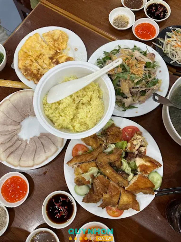Menu đa dạng với nhiều món ngon hấp dẫn