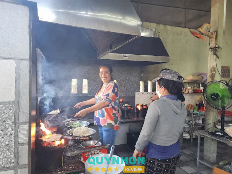 Nhân viên phục vụ thân thiện