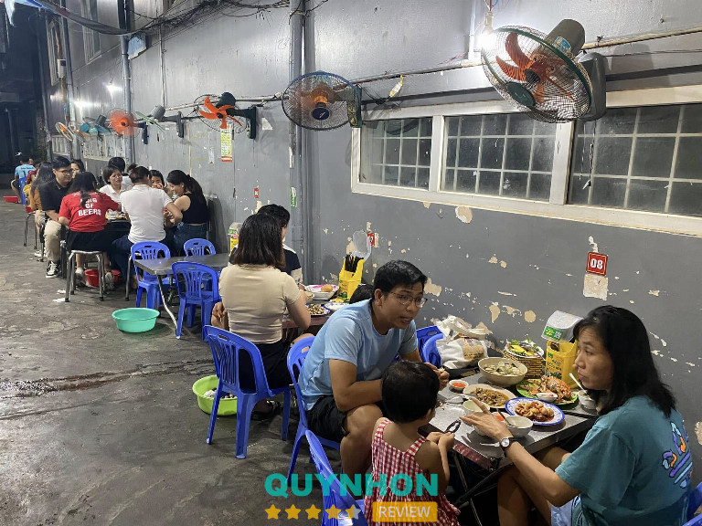 Quán ốc Cô Xí – 40 Đào Duy Từ