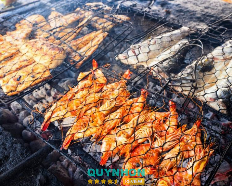 Khu ẩm thực Bạch Đằng