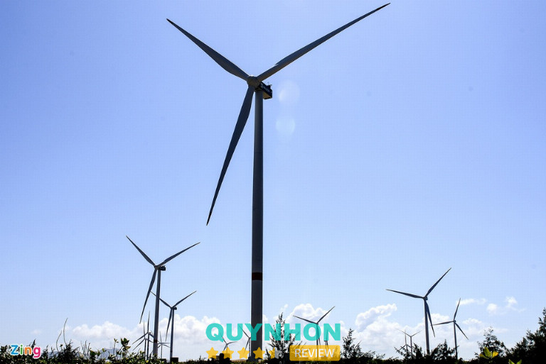 Cánh đồng quạt gió Quy Nhơn mang vẻ đẹp hùng vĩ