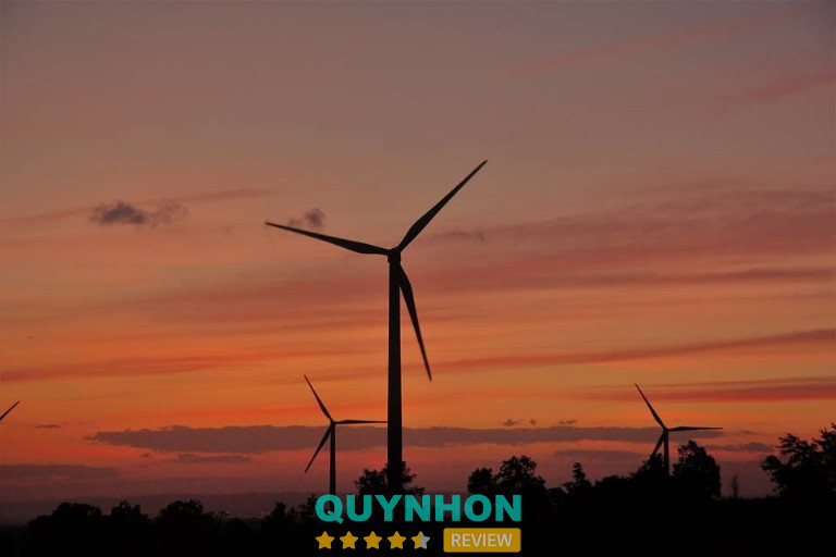 Hoàng hôn ở cánh đồng quạt gió Quy Nhơn 