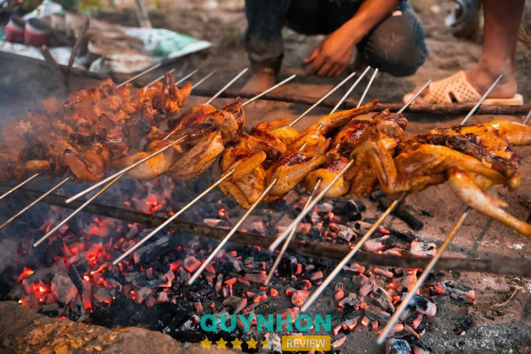 Thưởng thức cơm lam