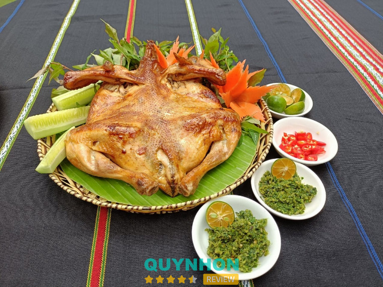 Nhà Hàng Tơ Nưng Biển Hồ - 220 Tôn Đức Thắng 