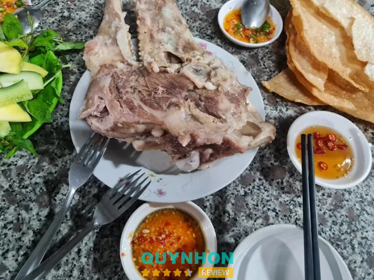 Quán Má Heo Cô Bốn – Trần Hưng Đạo