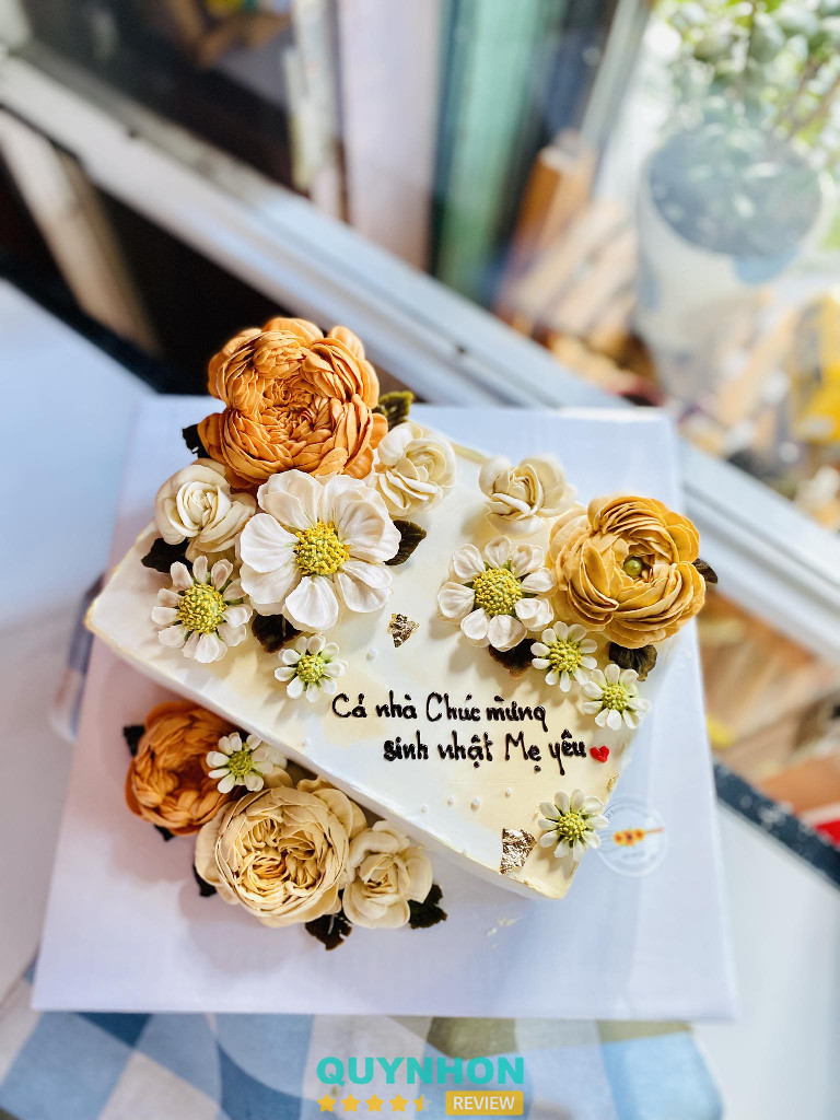 Tiệm bánh Mùa Hè - 17 Hoàng Hoa Thám