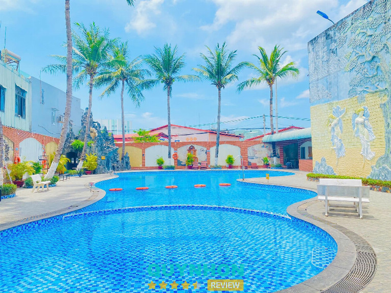 khách sạn có hồ bơi ở Quy Nhơn